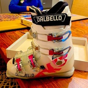 Dalbello Gaia girls 4 buckle ski boot size 21.5